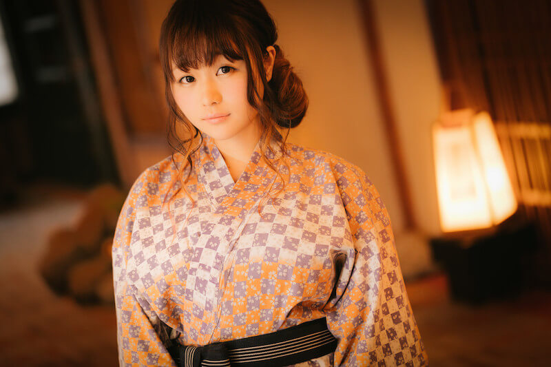 浴衣を着た女性